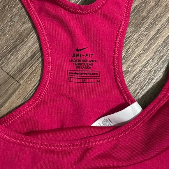 Nike Woman’s Sports Bra - Picture 3 of 4